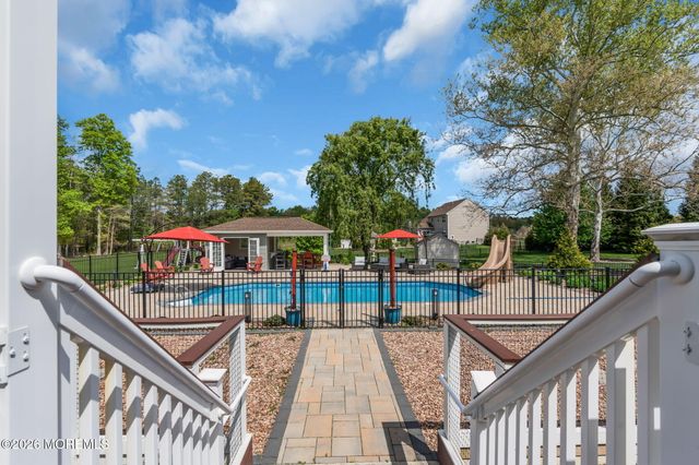 8 Parkside Drive, Jackson, NJ 08527
