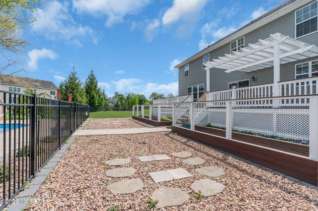 8 Parkside Drive, Jackson, NJ 08527
