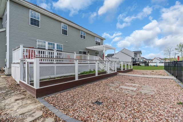 8 Parkside Drive, Jackson, NJ 08527
