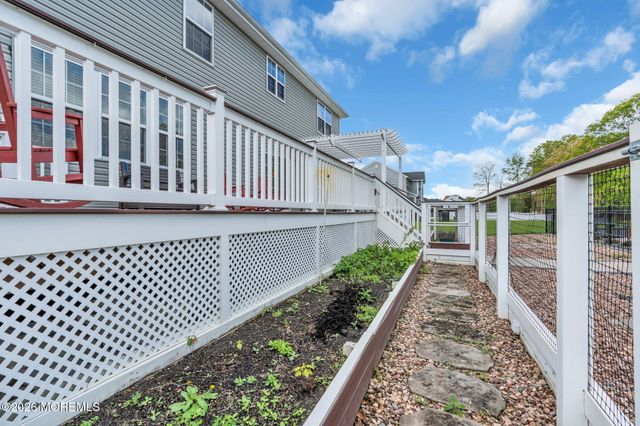 8 Parkside Drive, Jackson, NJ 08527