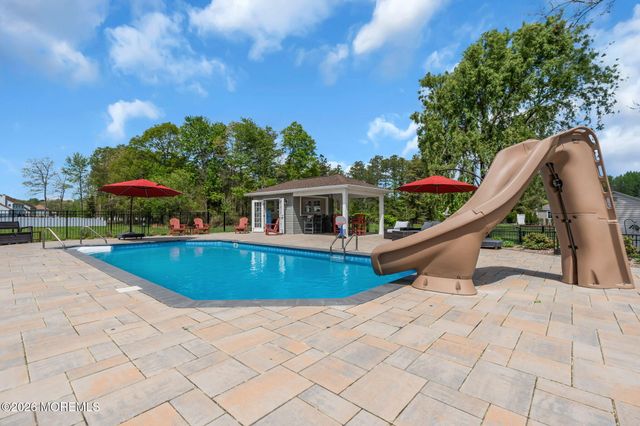 8 Parkside Drive, Jackson, NJ 08527