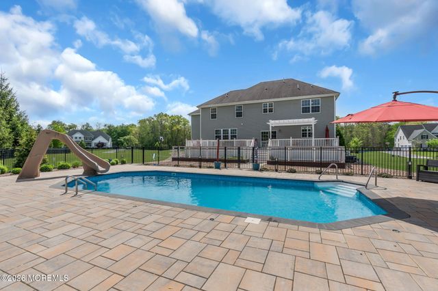 8 Parkside Drive, Jackson, NJ 08527