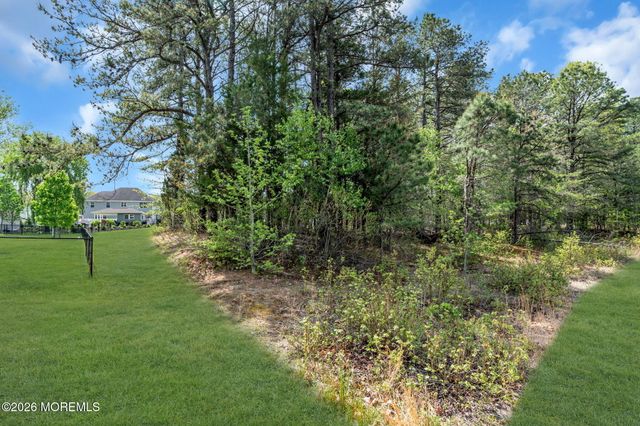 8 Parkside Drive, Jackson, NJ 08527