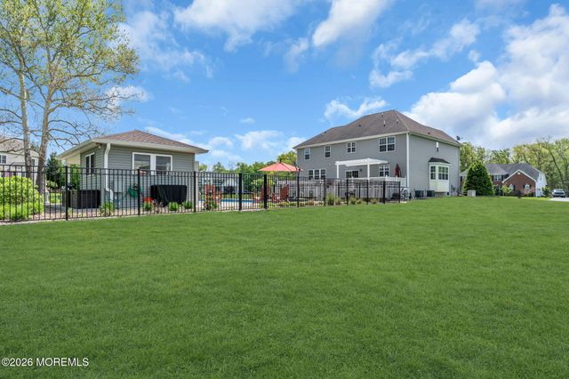 8 Parkside Drive, Jackson, NJ 08527