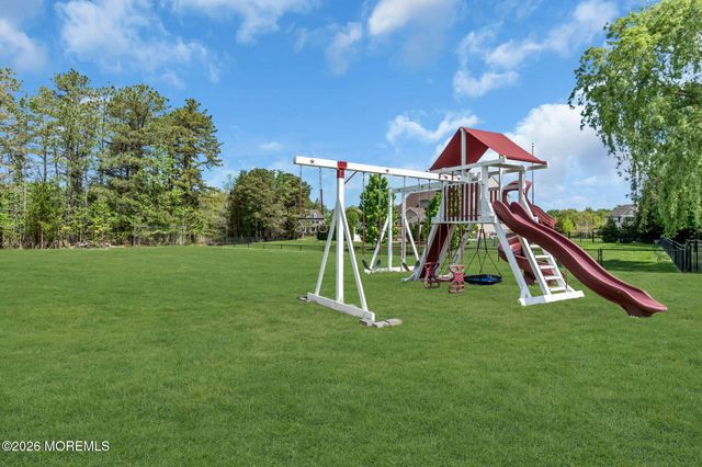 8 Parkside Drive, Jackson, NJ 08527