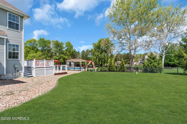 8 Parkside Drive, Jackson, NJ 08527