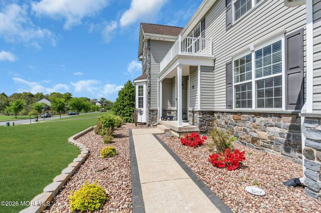 8 Parkside Drive, Jackson, NJ 08527