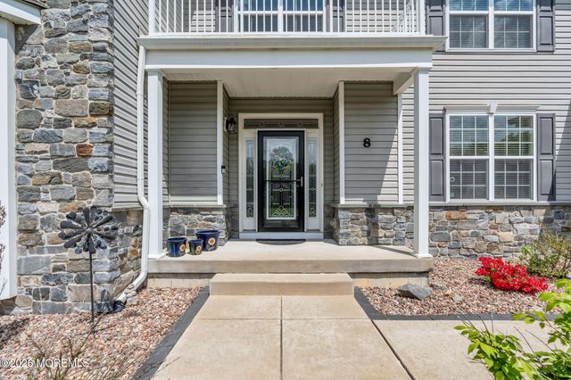 8 Parkside Drive, Jackson, NJ 08527
