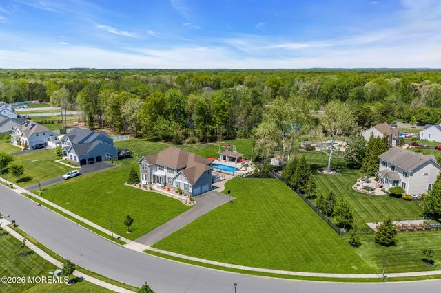 8 Parkside Drive, Jackson, NJ 08527