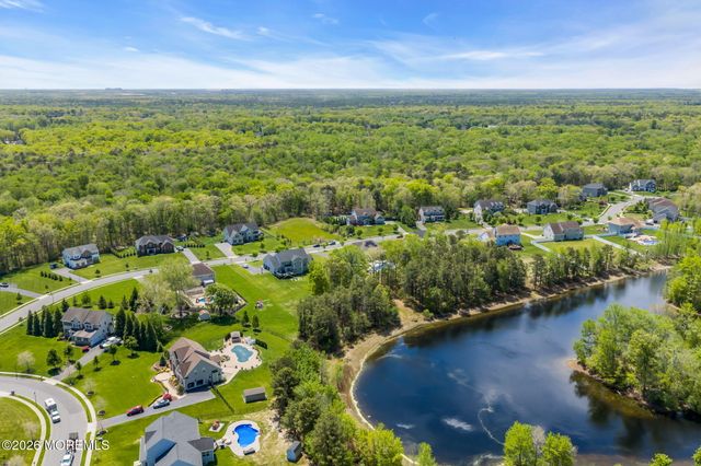 8 Parkside Drive, Jackson, NJ 08527