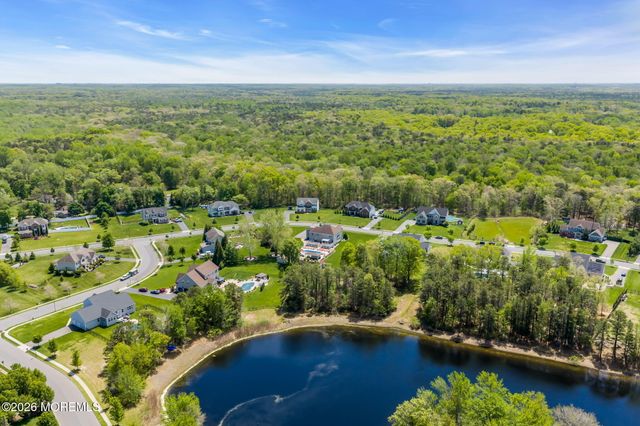 8 Parkside Drive, Jackson, NJ 08527