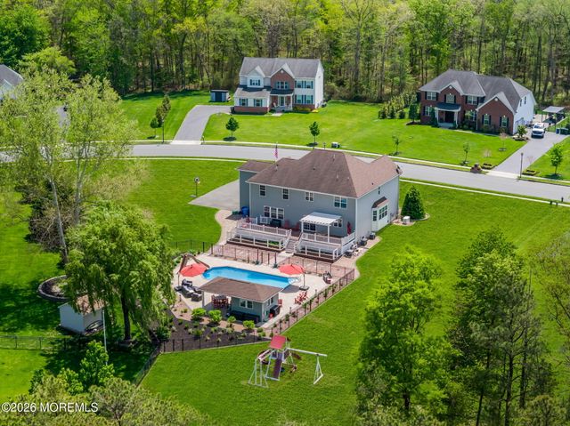 8 Parkside Drive, Jackson, NJ 08527