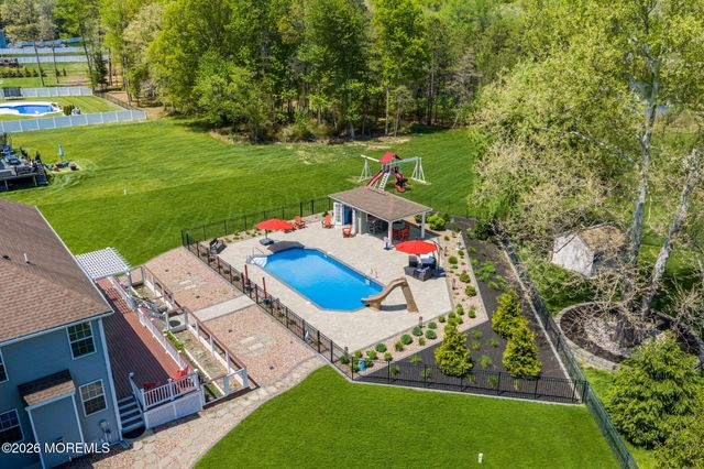 8 Parkside Drive, Jackson, NJ 08527