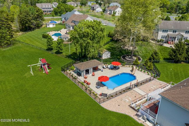 8 Parkside Drive, Jackson, NJ 08527