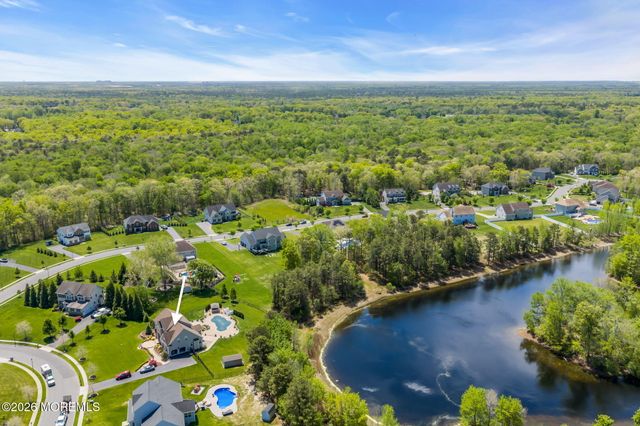 8 Parkside Drive, Jackson, NJ 08527