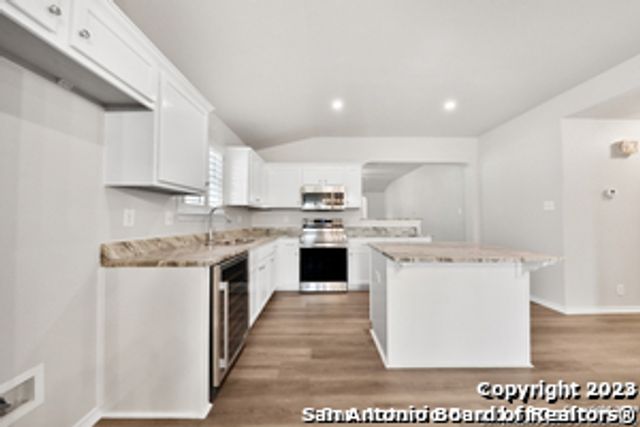 8222 Shumard Oak Dr, San Antonio, TX 78223