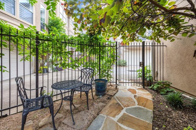 107 Detering Street B, Houston, TX 77007