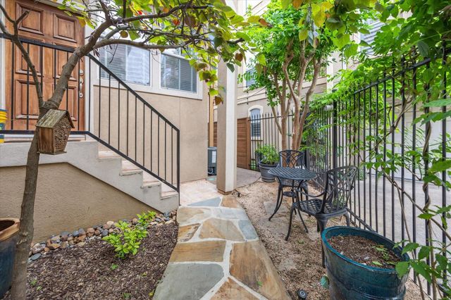 107 Detering Street B, Houston, TX 77007