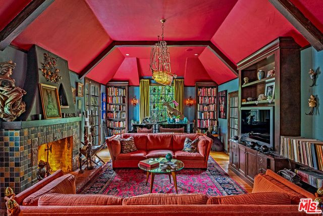 8066 Woodland Lane, Los Angeles, CA 90046