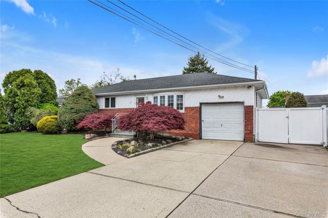 16 W 16th Street, Deer Park, NY 11729