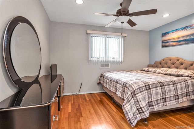 16 W 16th Street, Deer Park, NY 11729