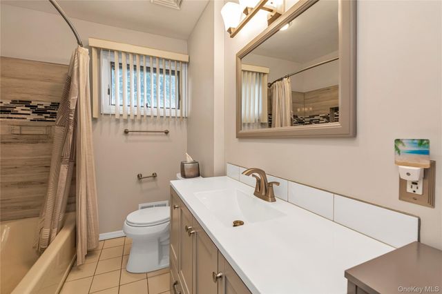 16 W 16th Street, Deer Park, NY 11729