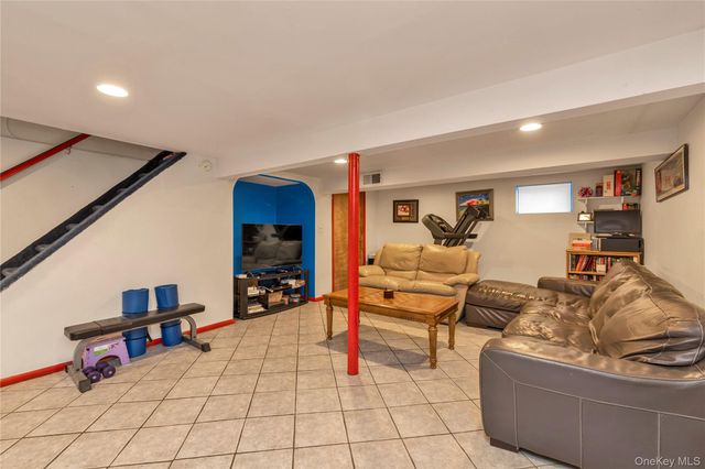16 W 16th Street, Deer Park, NY 11729