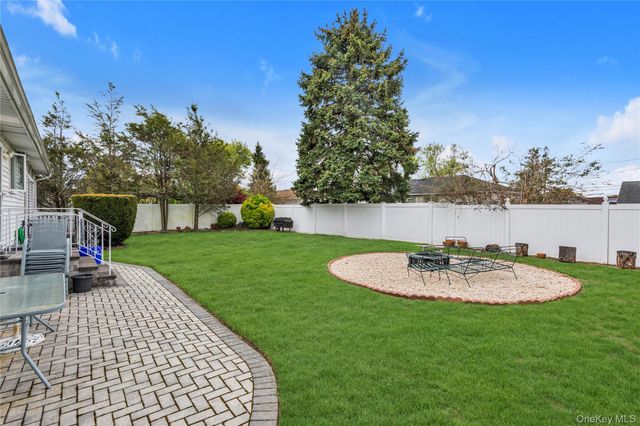 16 W 16th Street, Deer Park, NY 11729