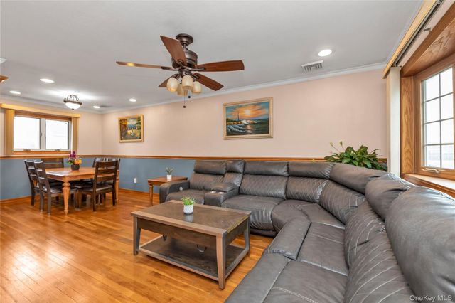 16 W 16th Street, Deer Park, NY 11729