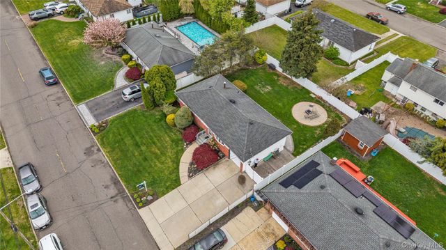 16 W 16th Street, Deer Park, NY 11729