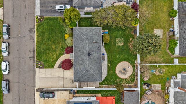 16 W 16th Street, Deer Park, NY 11729