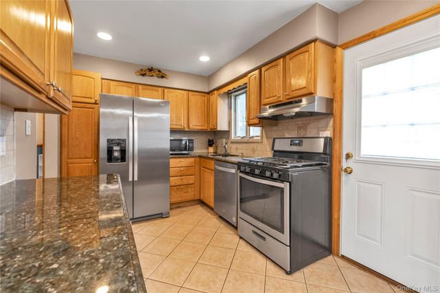 16 W 16th Street, Deer Park, NY 11729