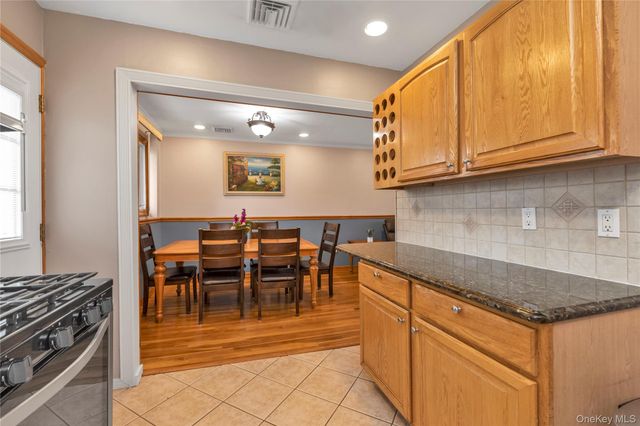 16 W 16th Street, Deer Park, NY 11729