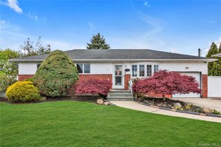 16 W 16th Street, Deer Park, NY 11729