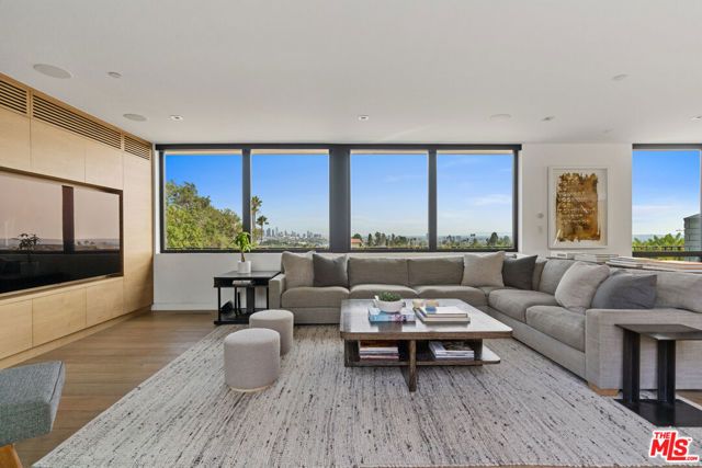 2216 WINONA Boulevard, Los Angeles, CA 90027