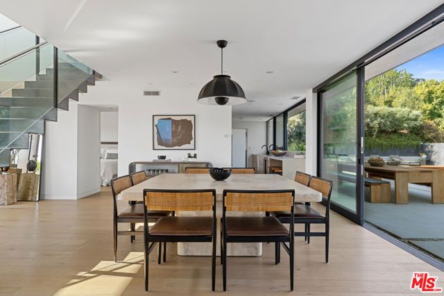 2216 WINONA Boulevard, Los Angeles, CA 90027