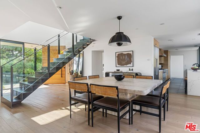 2216 WINONA Boulevard, Los Angeles, CA 90027