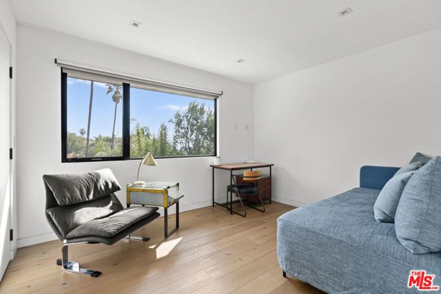 2216 WINONA Boulevard, Los Angeles, CA 90027