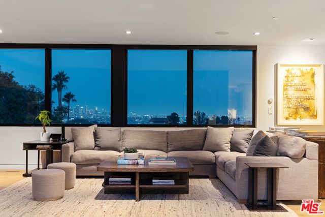 2216 WINONA Boulevard, Los Angeles, CA 90027