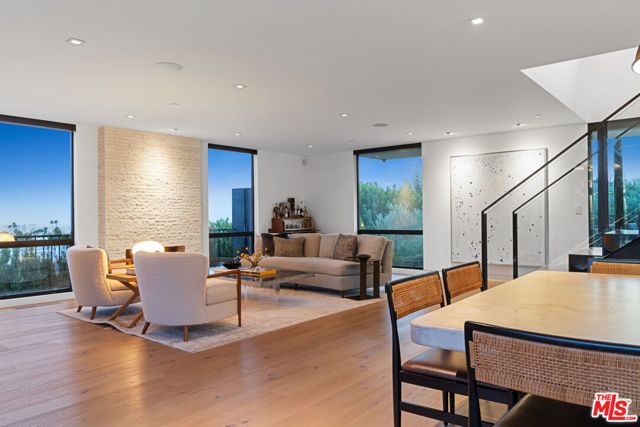 2216 WINONA Boulevard, Los Angeles, CA 90027