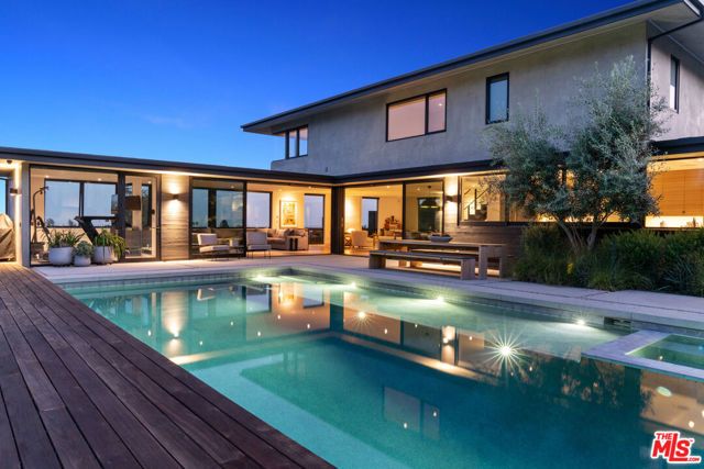 2216 WINONA Boulevard, Los Angeles, CA 90027