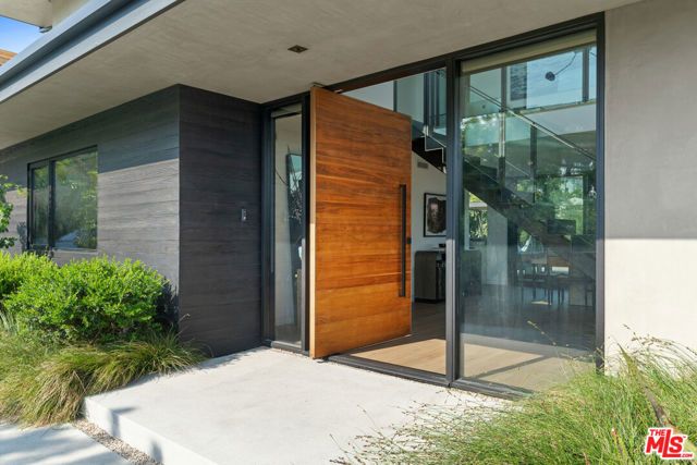 2216 WINONA Boulevard, Los Angeles, CA 90027