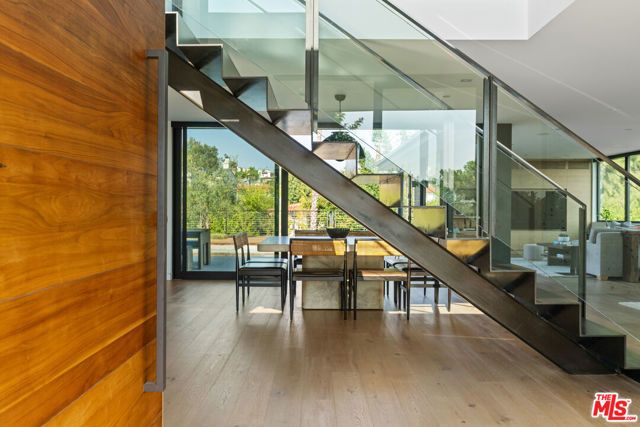 2216 WINONA Boulevard, Los Angeles, CA 90027