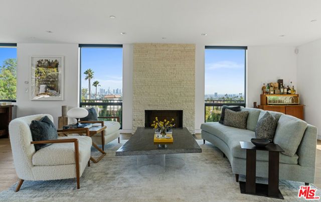 2216 WINONA Boulevard, Los Angeles, CA 90027