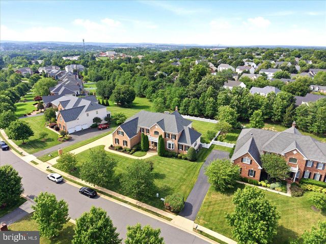 43154 MEADOW GROVE DR, Ashburn, VA 20147