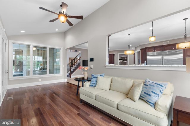43154 MEADOW GROVE DR, Ashburn, VA 20147