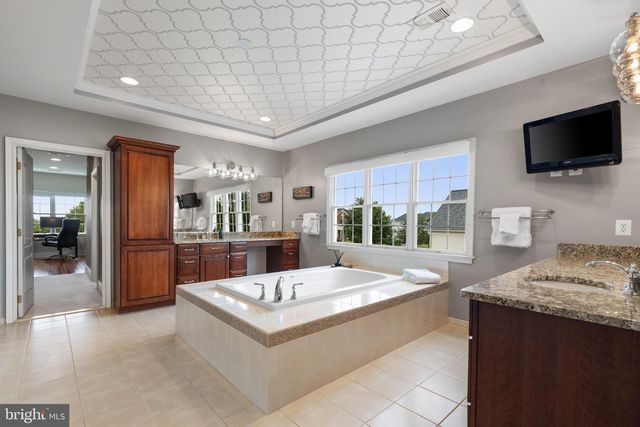 43154 MEADOW GROVE DR, Ashburn, VA 20147