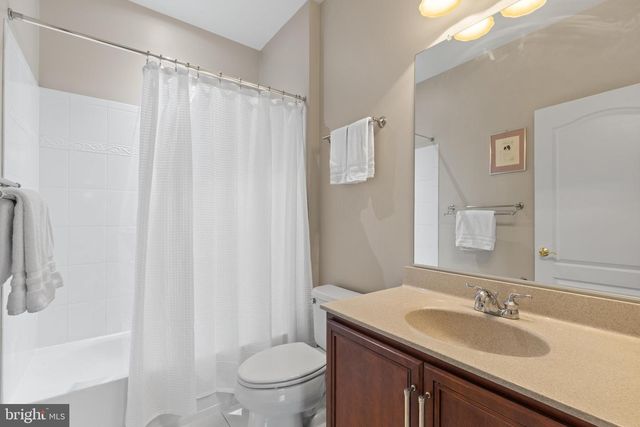43154 MEADOW GROVE DR, Ashburn, VA 20147