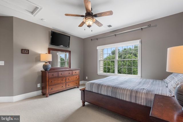 43154 MEADOW GROVE DR, Ashburn, VA 20147