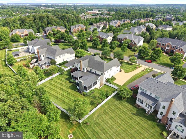 43154 MEADOW GROVE DR, Ashburn, VA 20147